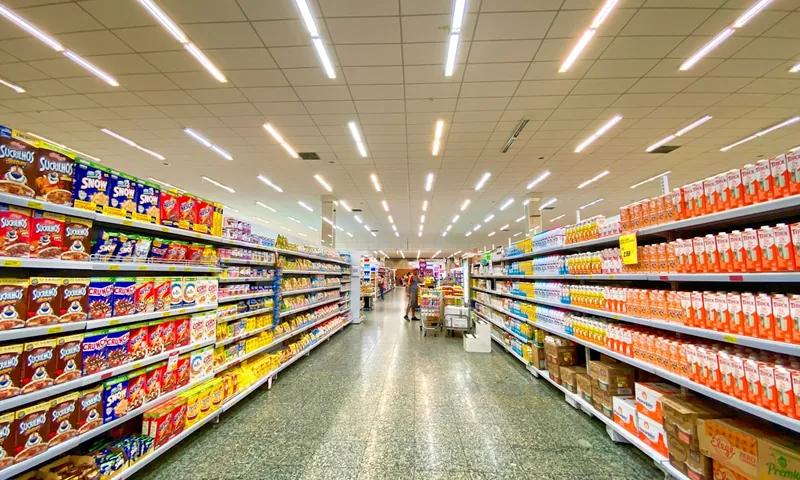 A regra dos dois supermercados: poupa 20% sem sacrifício